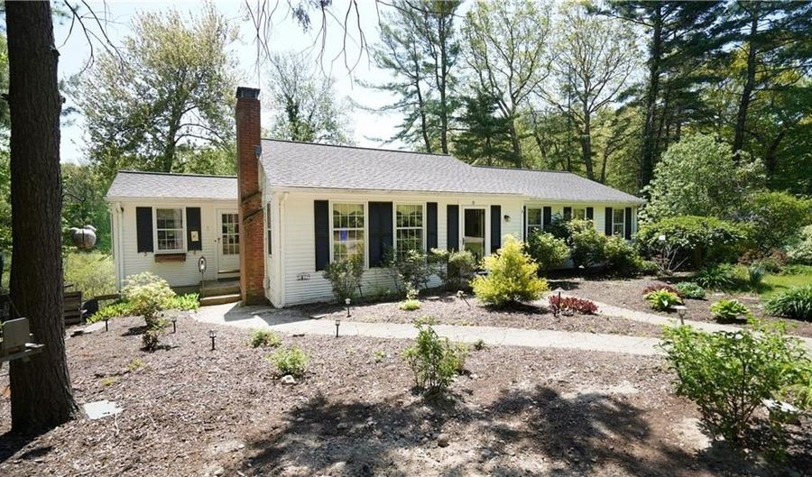 70 Westwood Park Cir, Attleboro, MA 02703 - 2 Beds, 2 Bath
