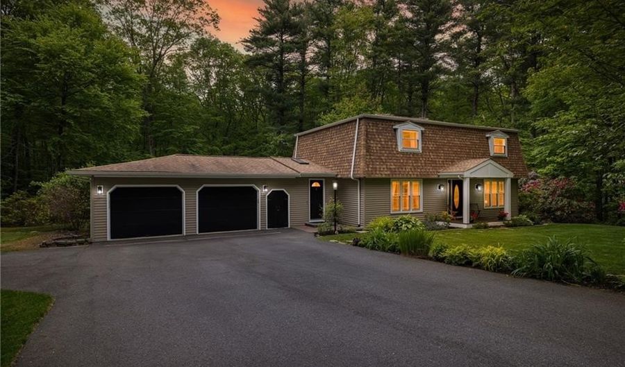 12 Robin Vale Dr, Glocester, RI 02857 - 3 Beds, 3 Bath