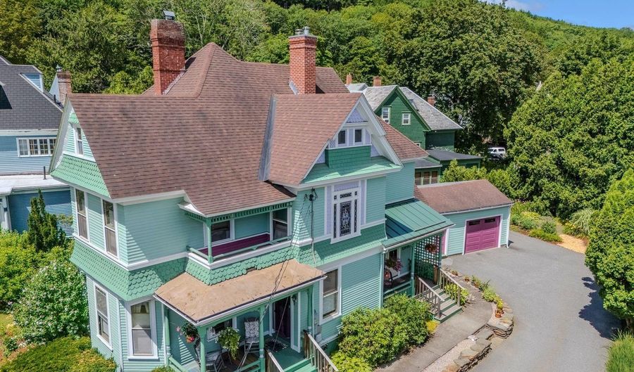 41 Chapin St, Brattleboro, VT 05301 - 4 Beds, 3 Bath