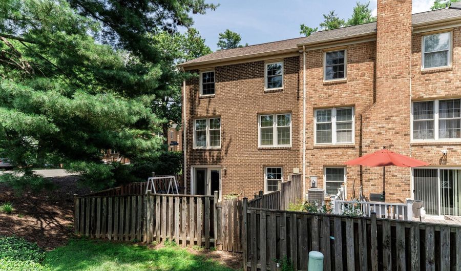 7409 ADAMS PARK Ct, Annandale, VA 22003 - 4 Beds, 4 Bath