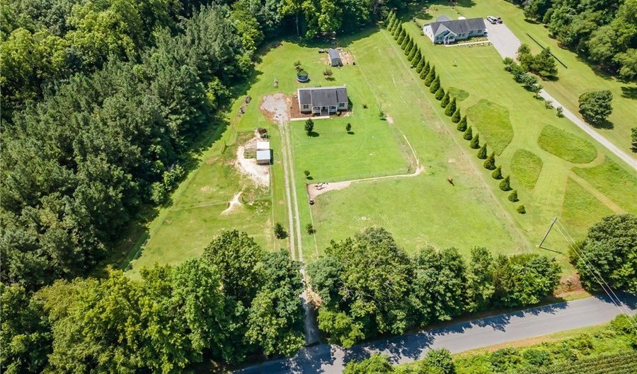 2118 Dorrell Rd, Aylett, VA 23009 - 3 Beds, 2 Bath