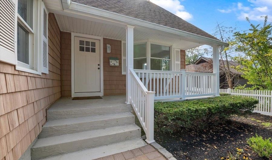 94 Carman Pl, Amityville, NY 11701 - 3 Beds, 3 Bath