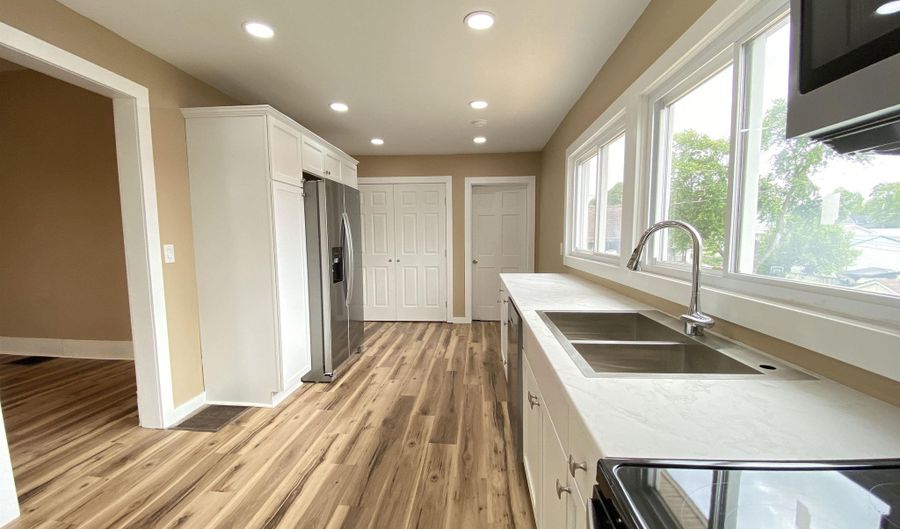 1716 15th St, Bedford, IN 47421 - 2 Beds, 2 Bath