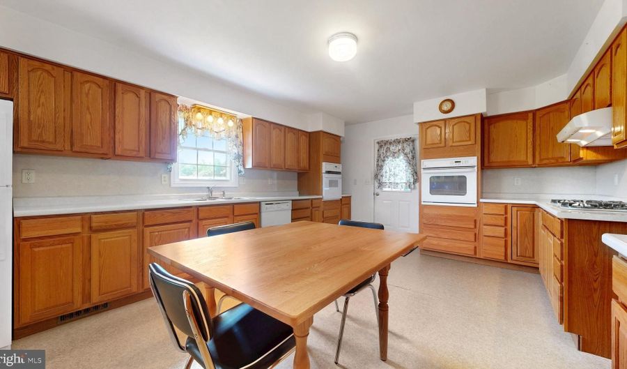 240 DAUGHTERS Ln, Hartly, DE 19953 - 3 Beds, 2 Bath