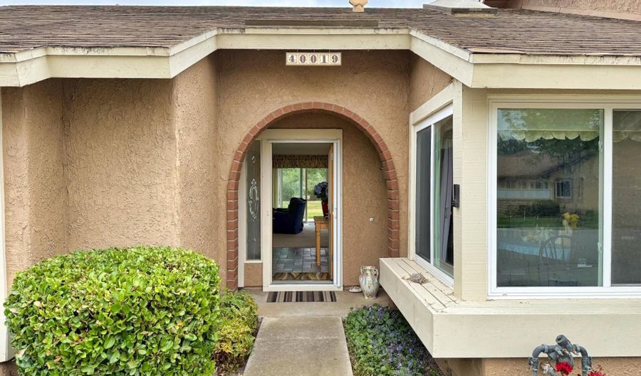 40019 Village 40, Camarillo, CA 93012 - 2 Beds, 2 Bath