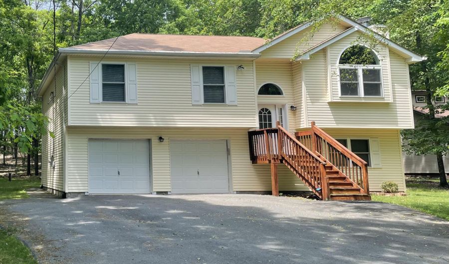 9 Sycamore Cir, Albrightsville, PA 18210 - 4 Beds, 2 Bath