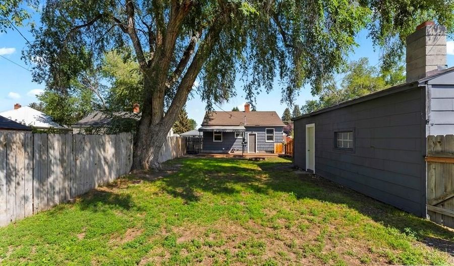 760 12th St, Idaho Falls, ID 83404 - 3 Beds, 1 Bath
