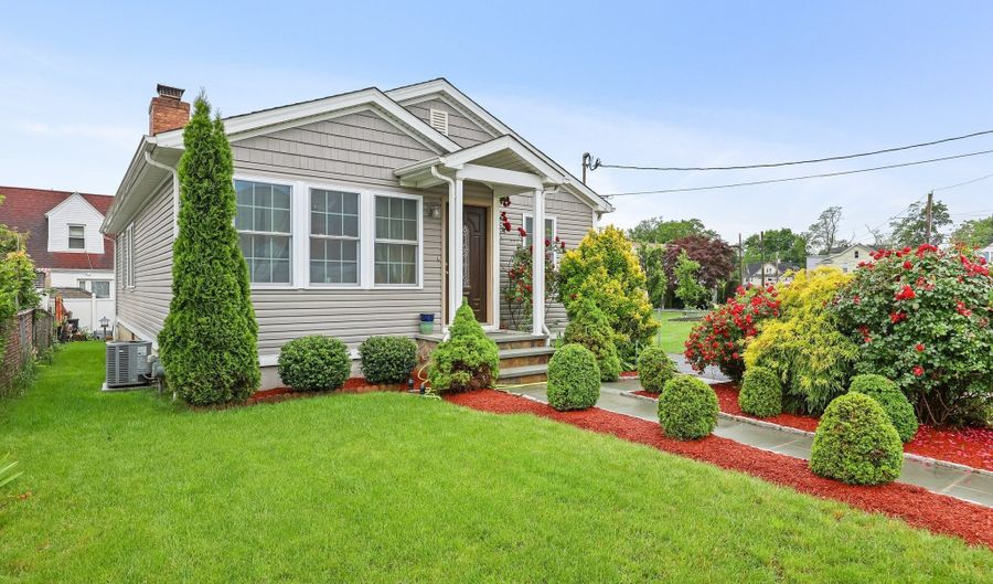 145 Arlington St, Bridgeport, CT 06606 - 3 Beds, 2 Bath