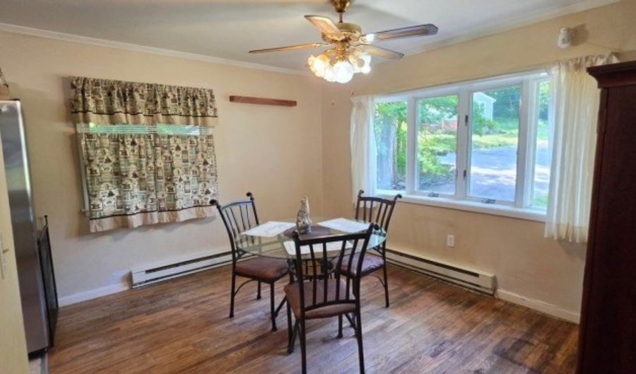 5 LakeView Dr S, Alloway, NJ 07419 - 2 Beds, 1 Bath