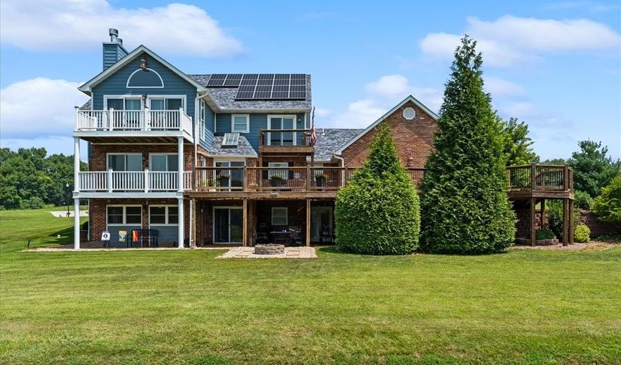 18 Woodland Hills Ct, Alton, IL 62002 - 4 Beds, 4 Bath