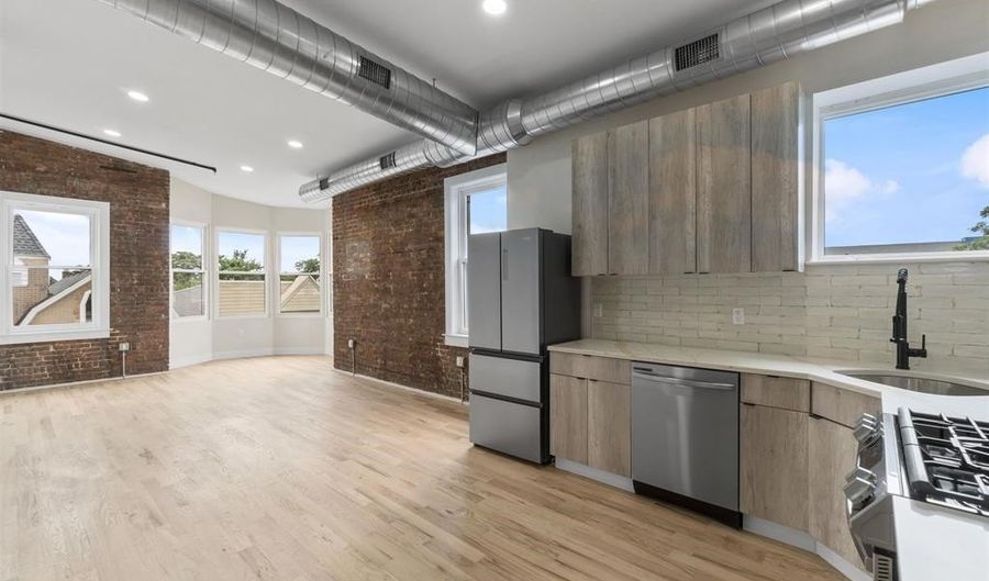 21 W 20TH St 201, Bayonne, NJ 07002 - 1 Beds, 1 Bath