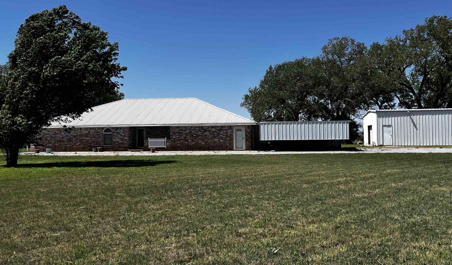 138956 EW 10 Rd, Beaver, OK 73932 - 5 Beds, 3 Bath