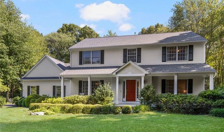11 Prides Crossing Ln, North Kingstown, RI 02874 - 4 Beds, 3 Bath
