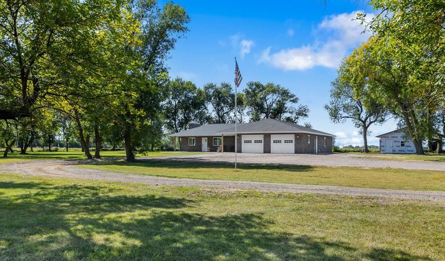 2810 S 392nd Ave, Aberdeen, SD 57401 - 3 Beds, 2 Bath