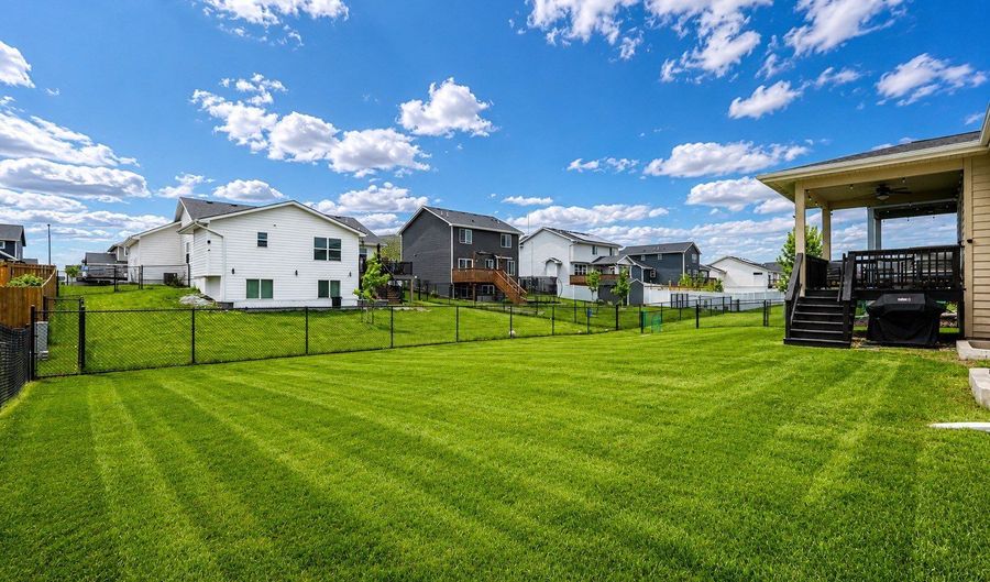 827 33rd Ct SW, Altoona, IA 50009 - 4 Beds, 3 Bath
