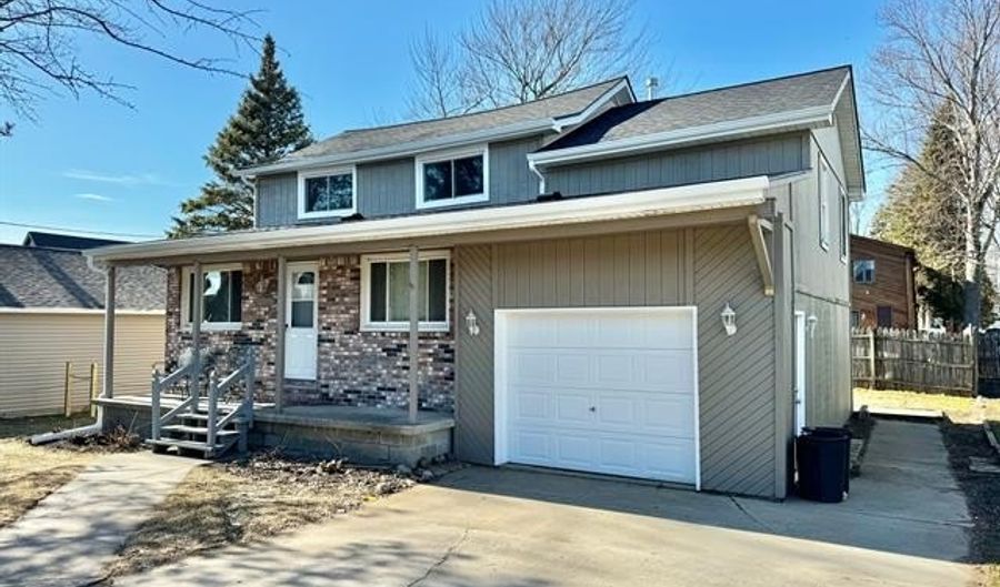 432 Edgewater Dr, Algonac, MI 48001 - 3 Beds, 2 Bath