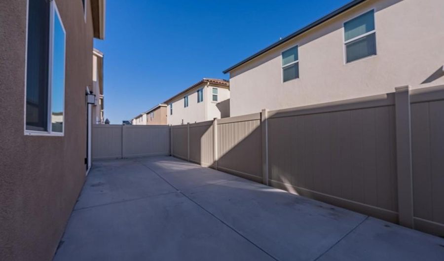 10605 RHODES Ln, Spring Valley, CA 91978 - 4 Beds, 3 Bath