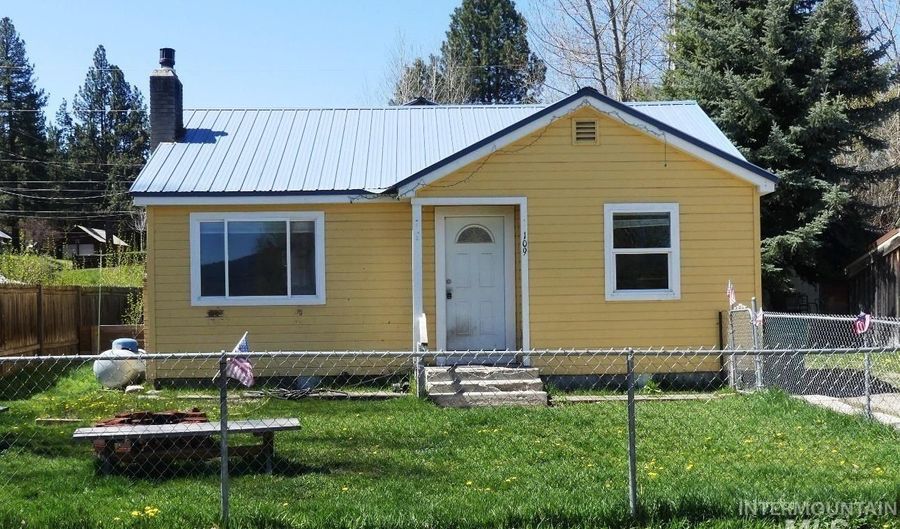 109 S Idaho St, Cascade, ID 83611 - 4 Beds, 2 Bath