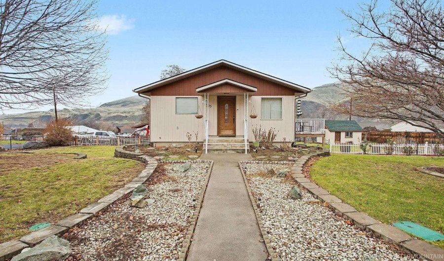 1103 3rd St, Asotin, WA 99402 - 5 Beds, 2 Bath