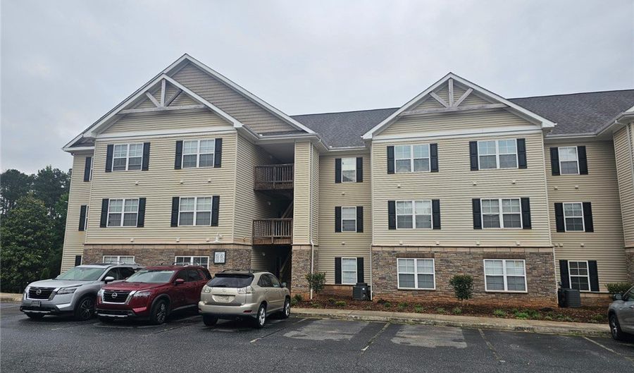 402 Lookover Dr, Anderson, SC 29621 - 3 Beds, 3 Bath