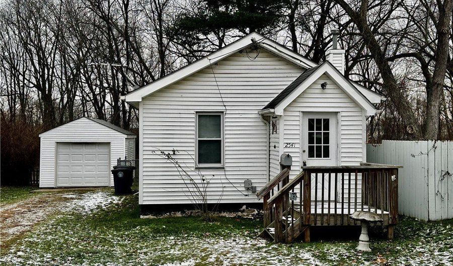 2541 Nesmith Lake Blvd, Akron, OH 44314 - 1 Beds, 1 Bath