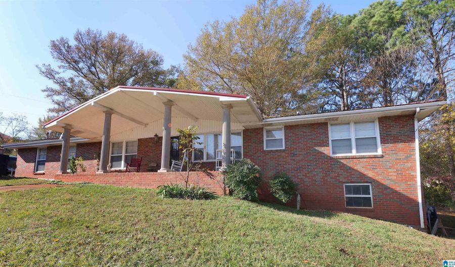 700 S MARSHALL St, Anniston, AL 36201 - 3 Beds, 1 Bath