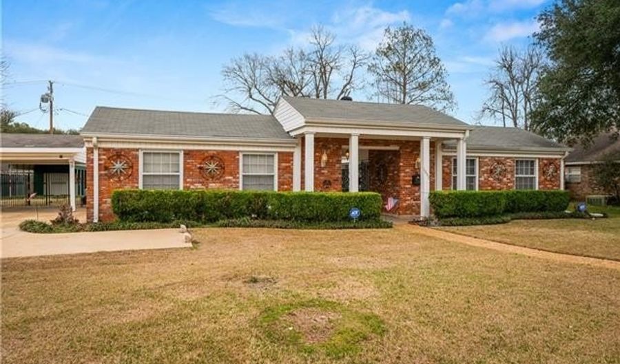 1633 FULTON Dr, Alexandria, LA 71301 - 4 Beds, 3 Bath