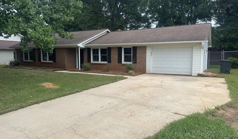 220 River Forest Dr, Boiling Springs, SC 29316 - 3 Beds, 2 Bath