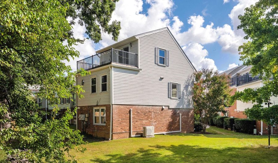 156 N BEDFORD St B, Arlington, VA 22201 - 2 Beds, 2 Bath