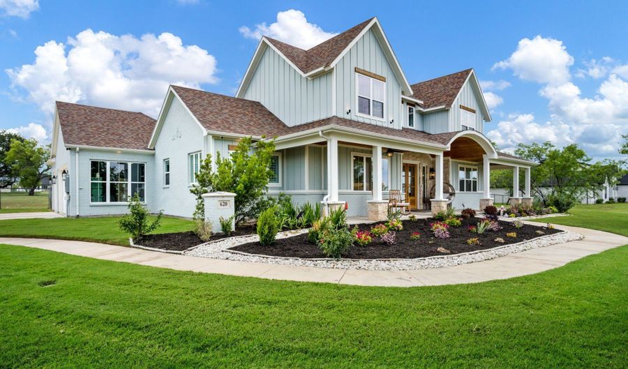 620 Dickens Dr, Aledo, TX 76008 - 4 Beds, 4 Bath