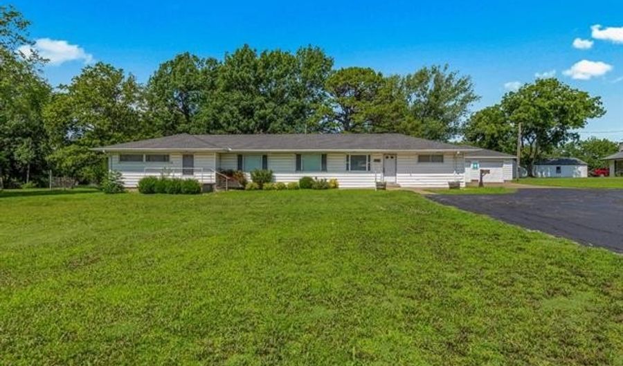 123 S Madison Blvd, Bartlesville, OK 74006 - 4 Beds, 2 Bath