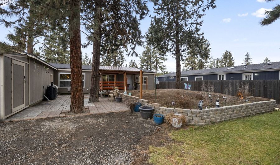 19873 ROCKING HORSE Rd, Bend, OR 97702 - 3 Beds, 2 Bath