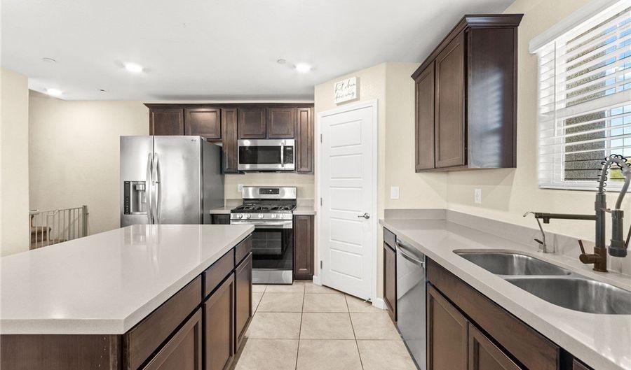 769 Omaggio Pl, Henderson, NV 89011 - 3 Beds, 3 Bath