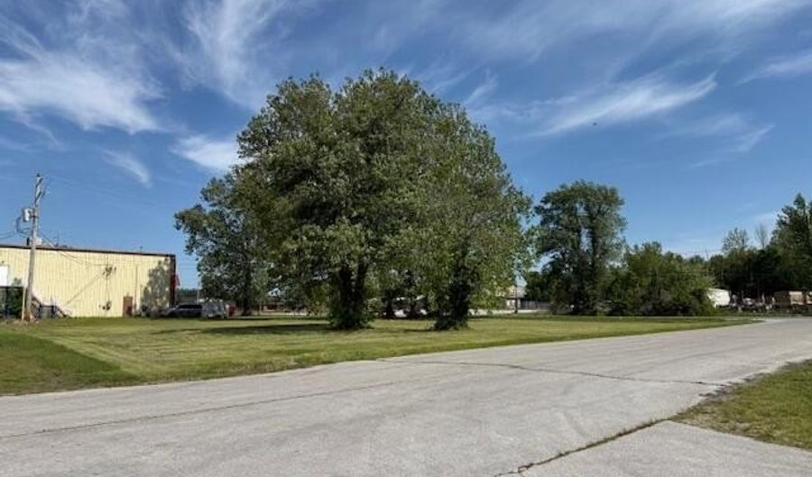 522 Sycamore Ave, Aurora, MO 65605 - 0 Beds, 1 Bath