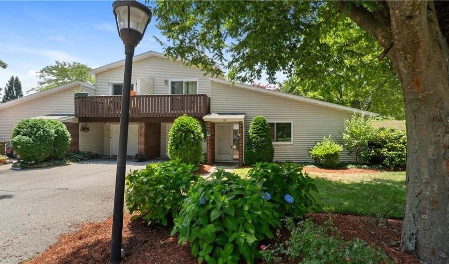 993 Williamsburg Cir, Warwick, RI 02886 - 1 Beds, 1 Bath