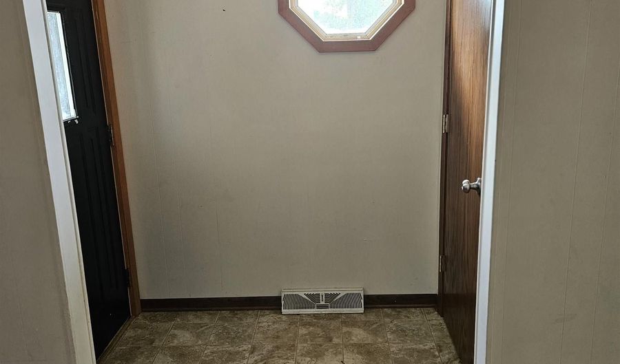 1309 E Elm St, Algona, IA 50511 - 4 Beds, 2 Bath
