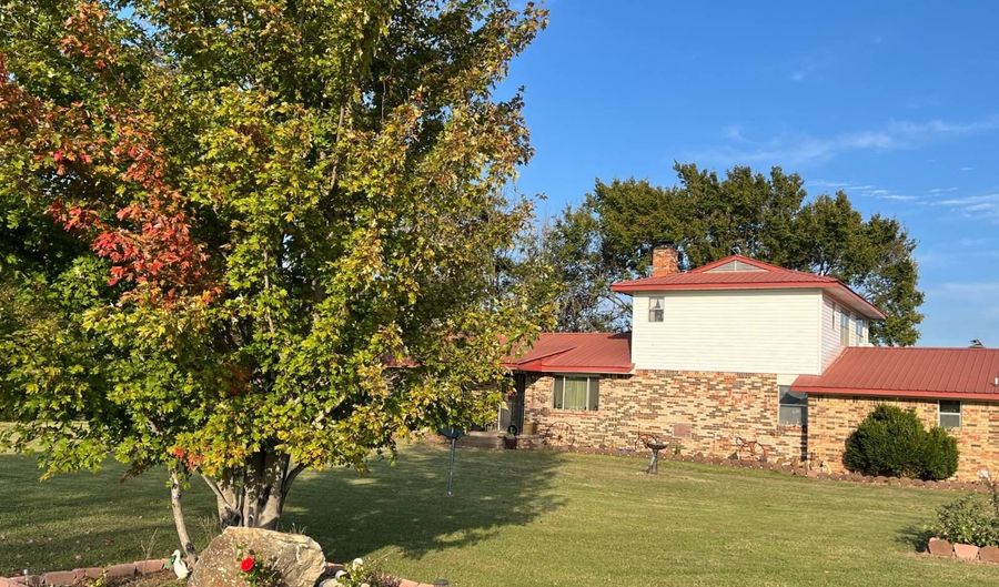 2452 S Carr Pen Rd, Atoka, OK 74525 - 4 Beds, 3 Bath