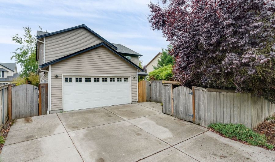 913 NW 16TH Ct, Battle Ground, WA 98604 - 3 Beds, 3 Bath