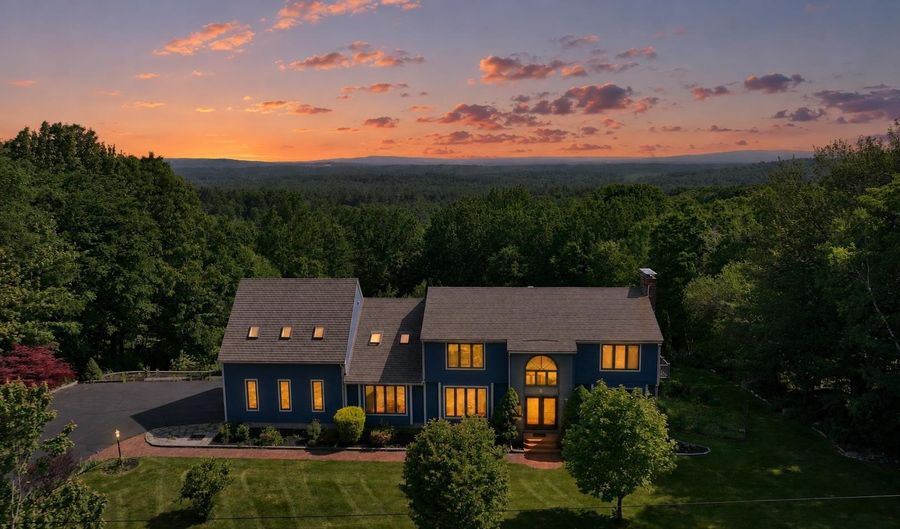 8 Longview Dr, Bow, NH 03304 - 4 Beds, 6 Bath