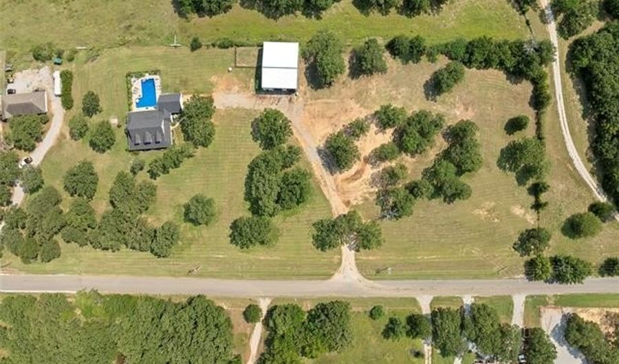 825 Paint Horse, Ardmore, OK 73401 - 4 Beds, 4 Bath