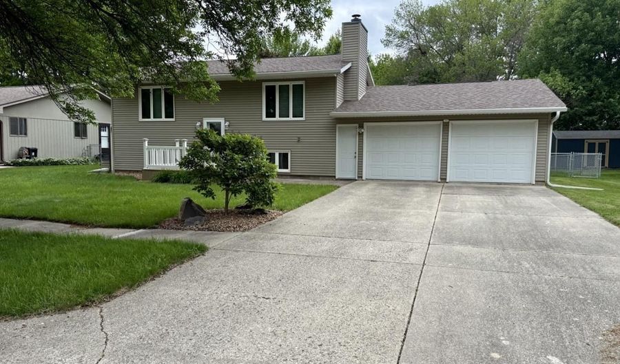 200 S Mccoy St, Algona, IA 50511 - 4 Beds, 2 Bath
