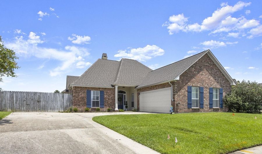 13417 Russeau Ct, Baton Rouge, LA 70815 - 4 Beds, 2 Bath