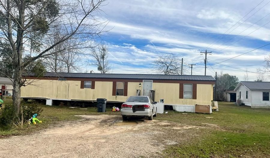 3185 Town And Country Rd, Donalsonville, GA 39845 - 2 Beds, 2 Bath