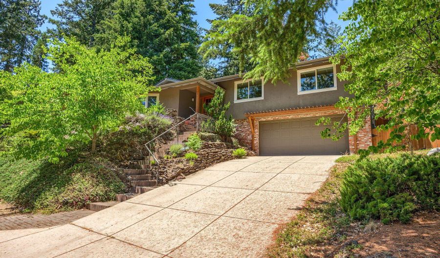 1037 Pinecrest Ter, Ashland, OR 97520 - 3 Beds, 2 Bath