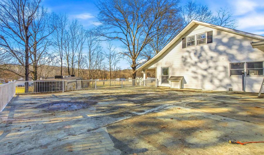 220 Hammond St, Anderson, AL 35610 - 5 Beds, 5 Bath