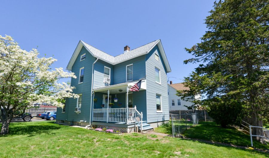 46 Lincoln St, Bristol, CT 06010 - 3 Beds, 2 Bath