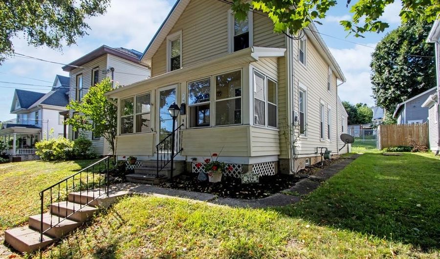 219 W Washington, Ashland, OH 44805 - 3 Beds, 1 Bath
