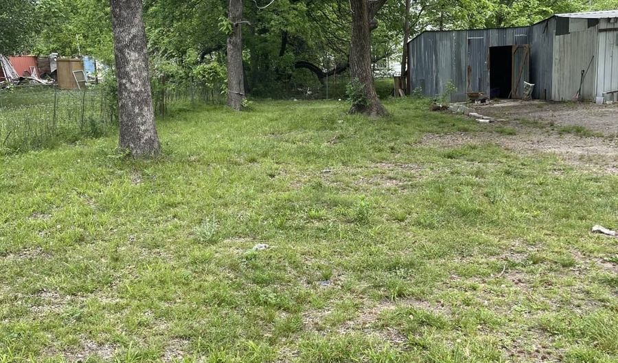 159 N Texas Ave, Atoka, OK 74525 - 5 Beds, 3 Bath