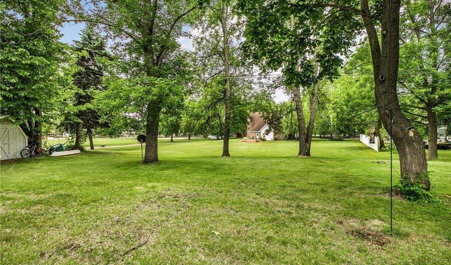 940 Hamlet Dr N, Avon, MN 56310 - 4 Beds, 3 Bath