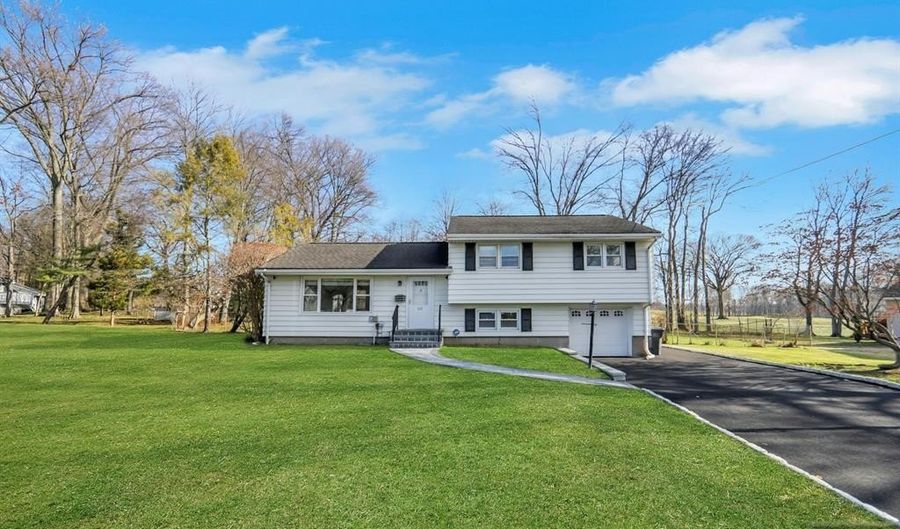 117 Brookview Ter, Bergenfield, NJ 07621 - 3 Beds, 2 Bath